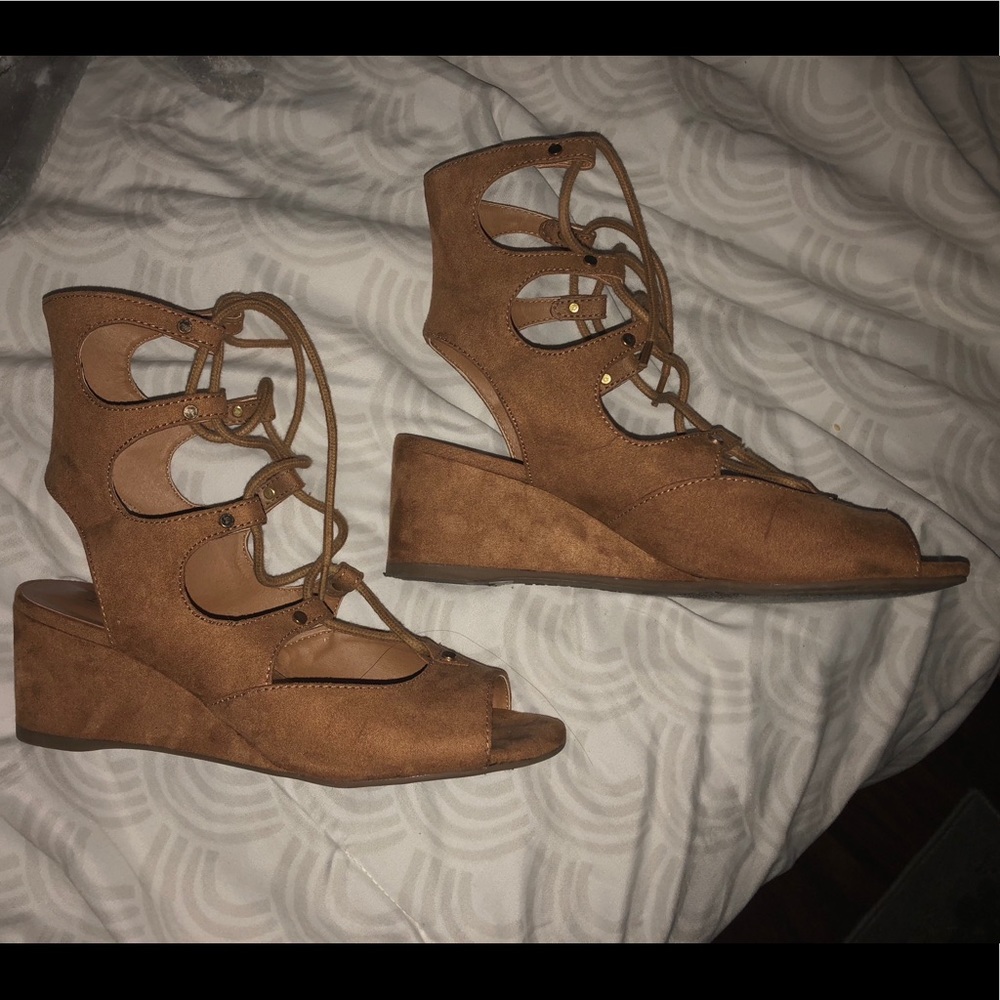 Indigo Road gladiator wedge heel camel size 6